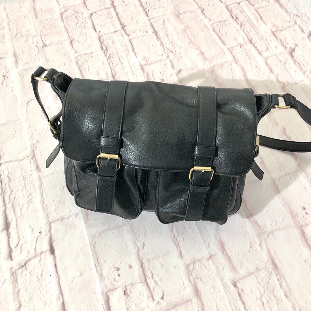 Antik Kraft Black faux Leather Messenger Bag with Front Buckle Pockets. XL Used